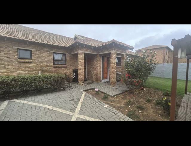 2 BEDROOM TOWNHOUSE FOR SALE IN PRINCESS AH